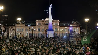Multitudinaria marcha de universitarios en contra del ajuste de Cambiemos en educación Multitudinaria marcha de universitarios en contra del ajuste de Cambiemos en educación