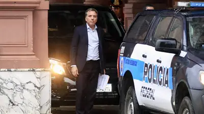 Vencen U$S4 mil millones de dólares y se espera que fuercen otra devaluación Vencen U$S4 mil millones de dólares y se espera que fuercen otra devaluación