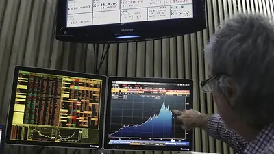 El riesgo país se dispara por encima de los 800 puntos básicos El riesgo país se dispara por encima de los 800 puntos básicos