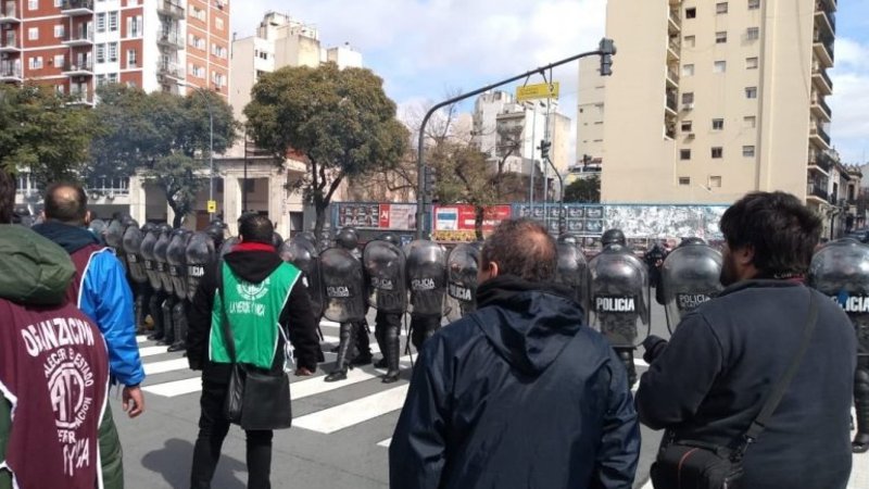 Feroz represión a los 500 despedidos en el Ministerio de Agroindustria
