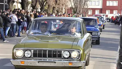 Denuncian represión en los 40 años de Abuelas: vieron a policías de civil en un Falcon verde Denuncian represión en los 40 años de Abuelas: vieron a policías de civil en un Falcon verde