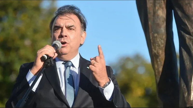 Luis Otero deja la política y podría formar parte de Polémica en el Bar 