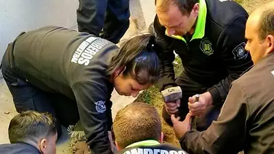 Video: El angustiante momento del rescate de un bebé en un pozo Video: El angustiante momento del rescate de un bebé en un pozo
