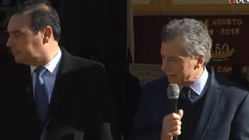 Un niño se desmayó junto a Mauricio Macri cuando hablaba de educación pública
