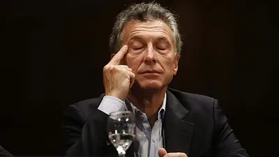 Macri quiso hacerle una broma a un granadero pero quedó muy mal parado Macri quiso hacerle una broma a un granadero pero quedó muy mal parado
