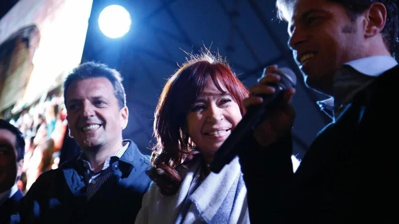 Elecciones 2019: Los Beatles le cantan a Axel Kicillof 