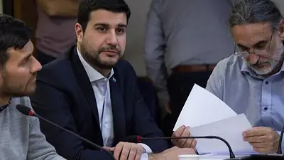 Sin el macrismo, la Bicameral firmó el dictamen del DNU para congelar tarifas de internet, cable y telefonía Sin el macrismo, la Bicameral firmó el dictamen del DNU para congelar tarifas de internet, cable y telefonía