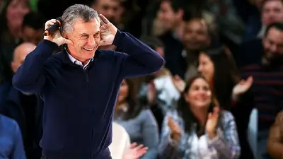 Macri imitó el Topo Gigio con el que Riquelme protestó en su contra Macri imitó el Topo Gigio con el que Riquelme protestó en su contra