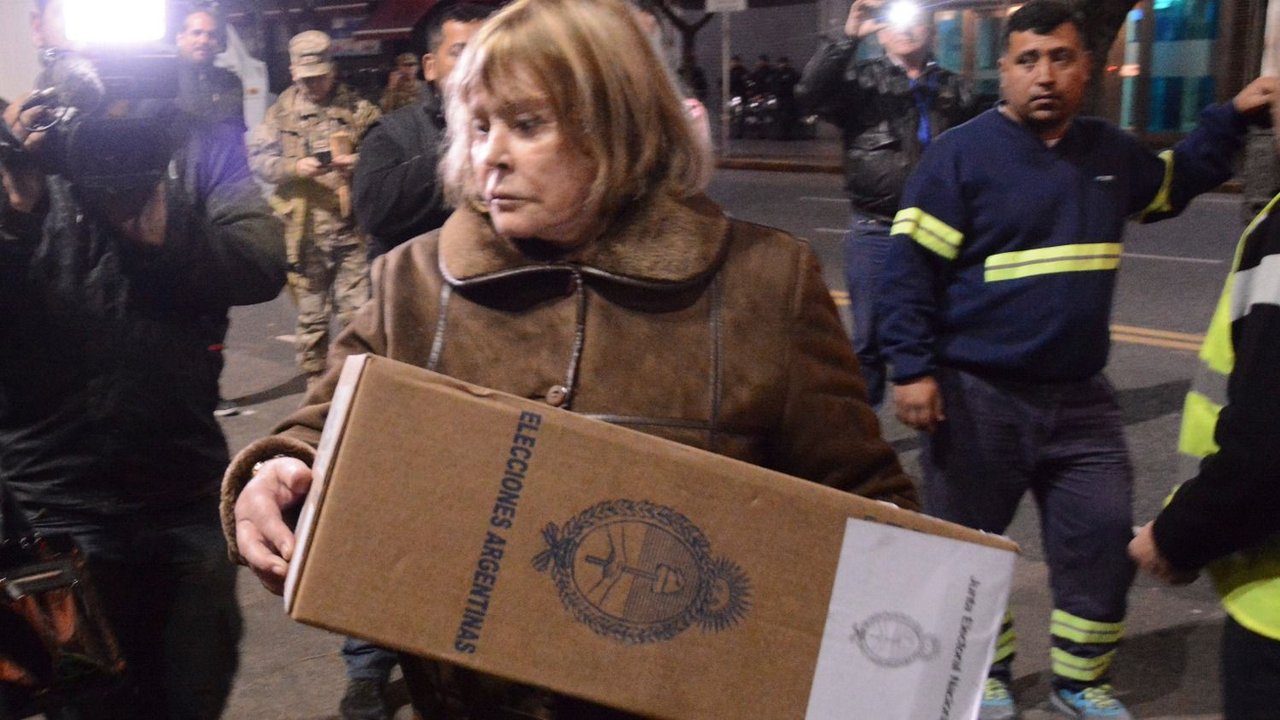 Otra vez, Servini prohíbe el pago de un bono de 15 mil pesos a artistas