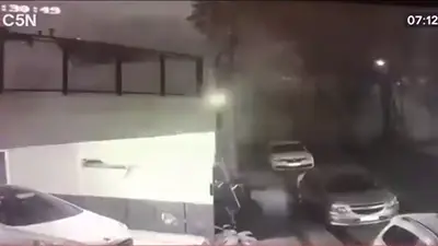 Impactante video: se derrumbó un edificio de ocho pisos en Tres de Febrero Impactante video: se derrumbó un edificio de ocho pisos en Tres de Febrero