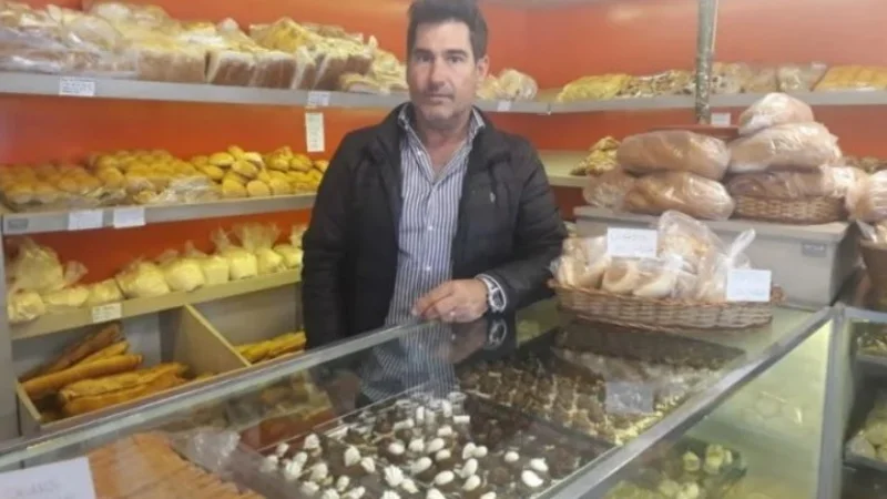 Crisis económica: una panadería regala pan y tortitas a los que más lo necesitan