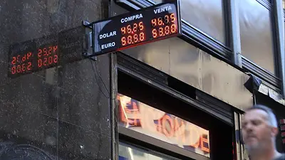 Dólar blue: mega operativo en la city porteña en busca de los "liquidadores" Dólar blue: mega operativo en la city porteña en busca de los "liquidadores"