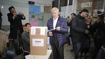 Votó Roberto Lavagna: "Con las PASO tendremos una radiografía de lo que sienten los argentinos" Votó Roberto Lavagna: "Con las PASO tendremos una radiografía de lo que sienten los argentinos"