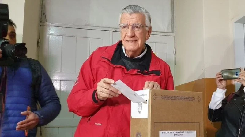 Elecciones 2019: Entre mates y rodeado de afecto, Gioja emitió su voto en San Juan