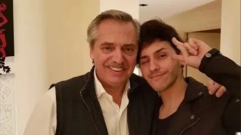 El hijo de Alberto Fernández bloqueó a Perfil por una nota y el medio salió a disculparse