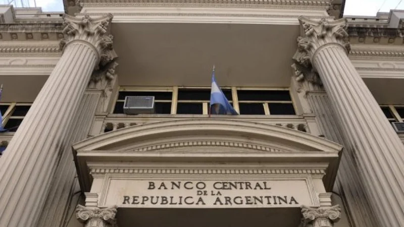 Las reservas del Banco Central cayeron por más de U$S 800 millones 