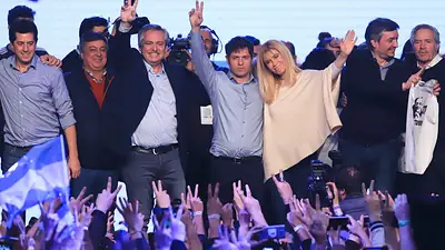 Debate 2019: el efusivo festejo del equipo de Alberto Fernández tras el cierre del debate Debate 2019: el efusivo festejo del equipo de Alberto Fernández tras el cierre del debate