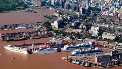 El Gobierno habilitó el ingreso de buques extranjeros y prohíbe los paros El Gobierno habilitó el ingreso de buques extranjeros y prohíbe los paros