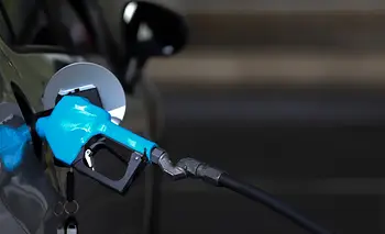 Las petroleras no bajarán el precio de la nafta pese al acuerdo Estados Unidos-Irán | Nafta