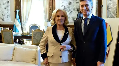 El incómodo momento en el entierro del hermano de Mirtha Legrand por un detalle de Mauricio Macri El incómodo momento en el entierro del hermano de Mirtha Legrand por un detalle de Mauricio Macri