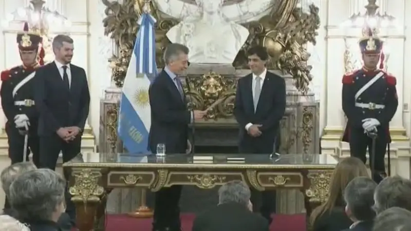 "¿Qué hacemos con Jorge Roberto?" La desubicada broma de Macri a Hernán Lacunza 