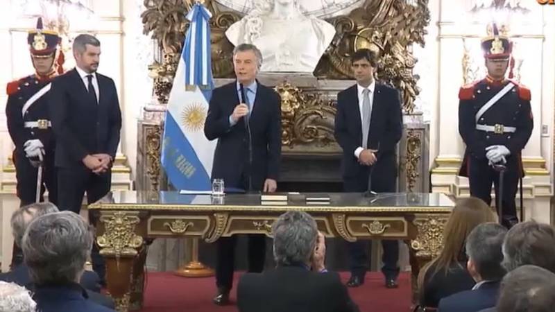 El blooper de Mauricio Macri en la jura de Hernán Lacunza: "Gracias por venir este lunes tan temprano"