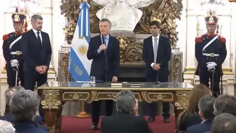 El blooper de Mauricio Macri en la jura de Hernán Lacunza: "Gracias por venir este lunes tan temprano"