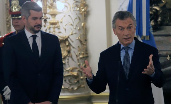 Cambiemos filtró entre funcionarios y periodistas los “ocho puntos sobre la economía” que niega la crisis y crea el relato M