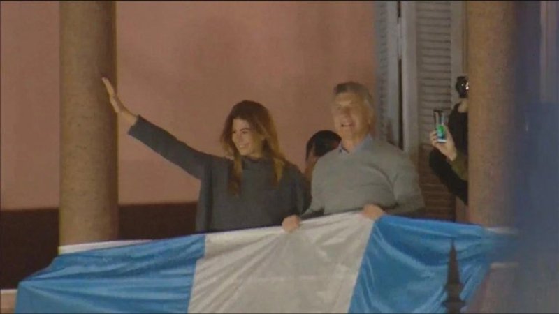 Elecciones 2019: el insólito gesto de Macri en el balcón de la Casa Rosada