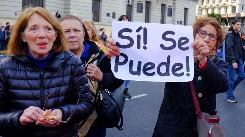 Insólito: el mensaje peronista en la transmisión de Infobae del 24A en medio de la marcha a favor de Macri