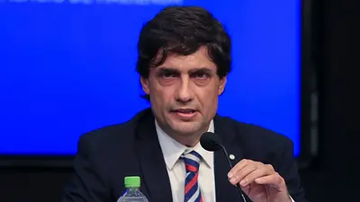 Crisis económica: Lacunza responsabilizó a Alberto Fernández por las subas del dólar y el riesgo país Crisis económica: Lacunza responsabilizó a Alberto Fernández por las subas del dólar y el riesgo país