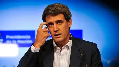 Archivo: el día que Prat-Gay dijo que "si el dólar llega a los 16, es porque hacemos las cosas mal" Archivo: el día que Prat-Gay dijo que "si el dólar llega a los 16, es porque hacemos las cosas mal"