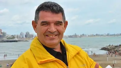 En medio de la crisis y el default, Alfredo Olmedo le llevó una Biblia a Macri En medio de la crisis y el default, Alfredo Olmedo le llevó una Biblia a Macri