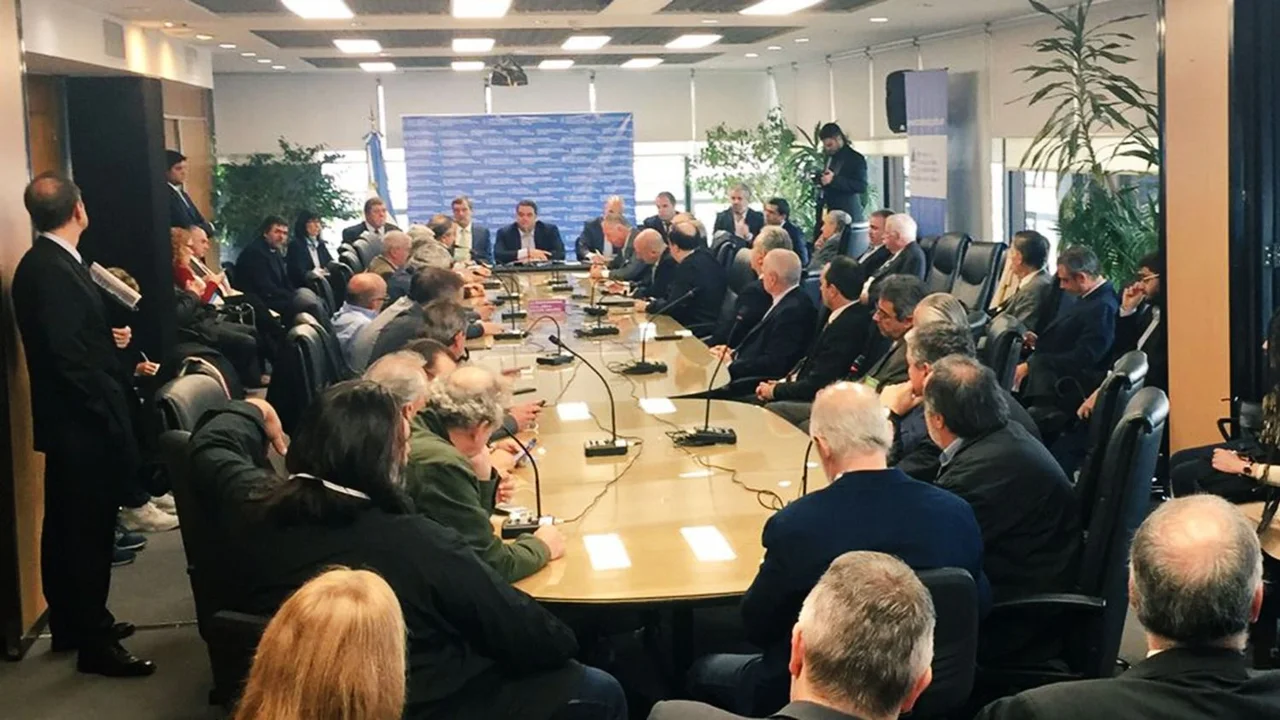 El Gobierno convocó al Consejo del Salario para fijar un nuevo salario mínimo, vital y móvil