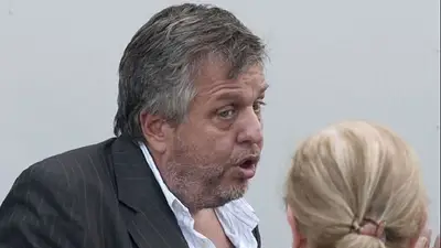 Stornelli intenta tapar el sol con la mano y niega la "Gestapo" de Cambiemos Stornelli intenta tapar el sol con la mano y niega la "Gestapo" de Cambiemos