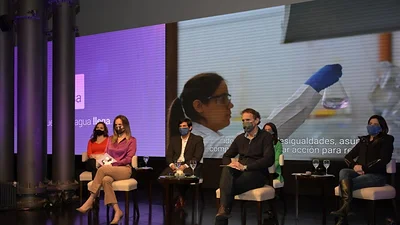 Malena Galmarini y Gabriel Katopodis presentaron las Políticas de Género de AySA y la “Guía para el uso no sexista de la lengua” Malena Galmarini y Gabriel Katopodis presentaron las Políticas de Género de AySA y la “Guía para el uso no sexista de la lengua”