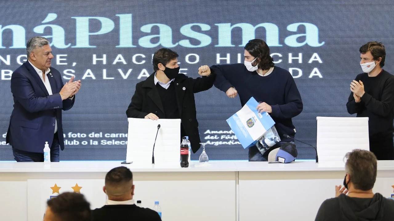 Kicillof visitó la AFA y charló con los primeros voluntarios de la campaña "Doná plasma"