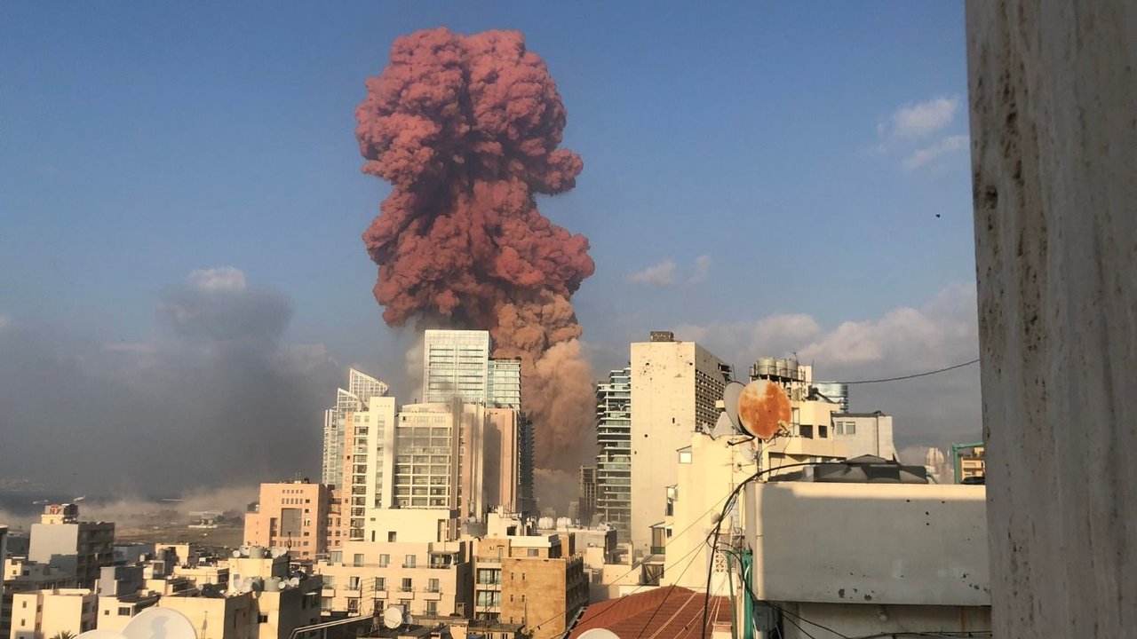 Video: Las impactantes imágenes de la potente explosión en Beirut
