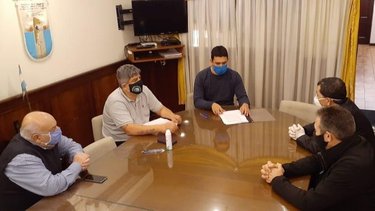 Camioneros cerró una paritaria del 30% y un bono