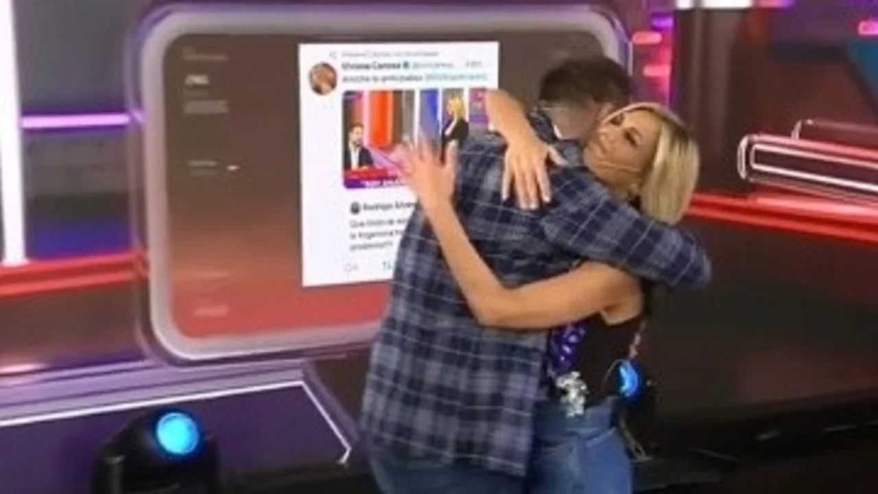 Polémico: Viviana Canosa violó la distancia social y abrazó a dos panelistas