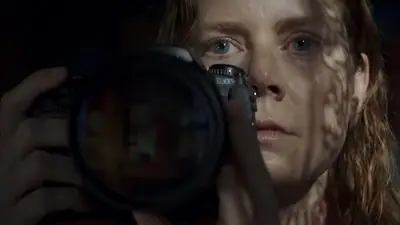 Disney vs Netflix: el estreno de "La mujer en la ventana" hace crecer la disputa comercial Disney vs Netflix: el estreno de "La mujer en la ventana" hace crecer la disputa comercial