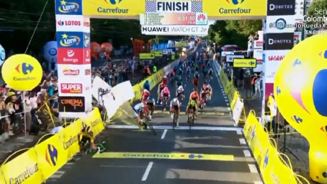 Brutal accidente en el ciclismo: un competidor encerró a otro y lo dejó en coma farmacológico