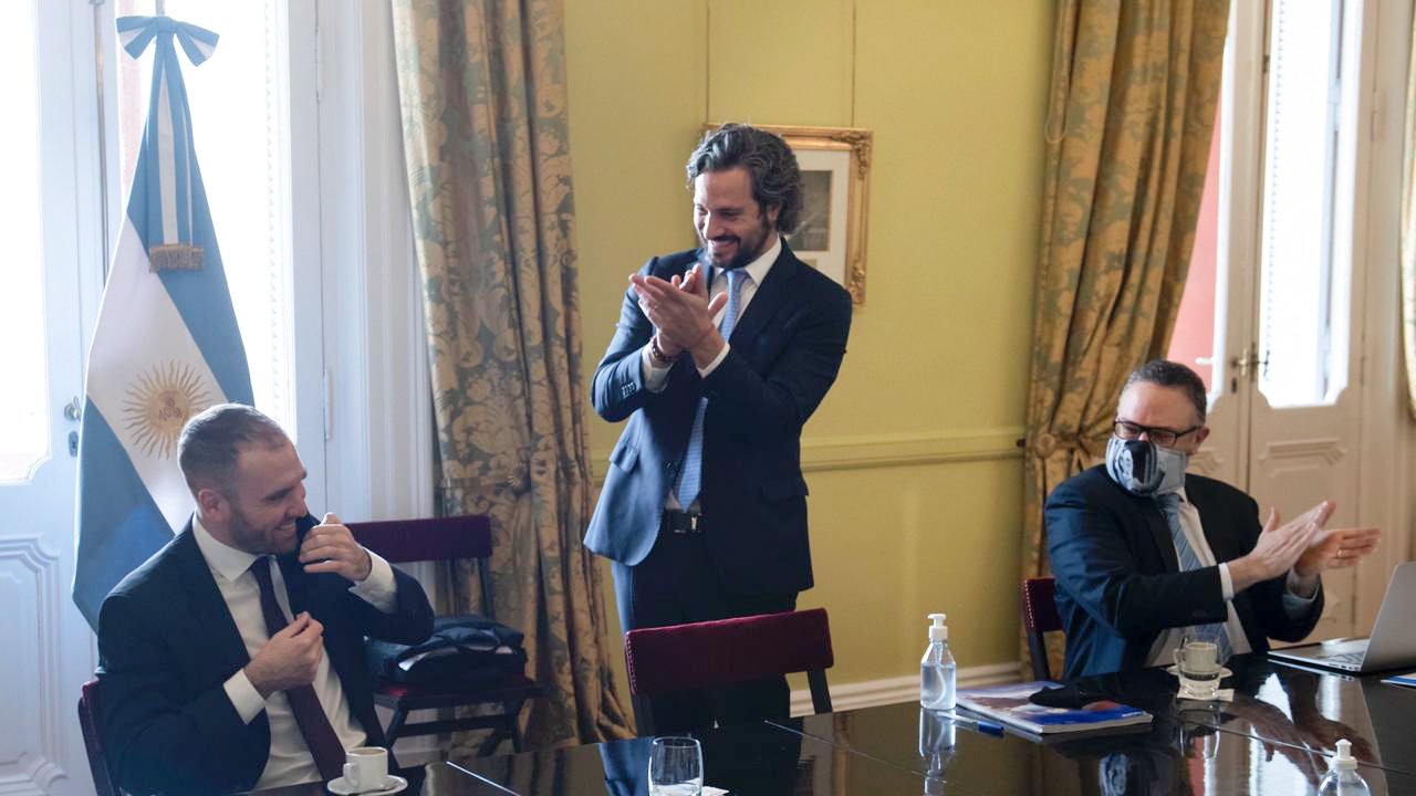 Guzmán consiguió más del 90% de adhesión en el canje de deuda