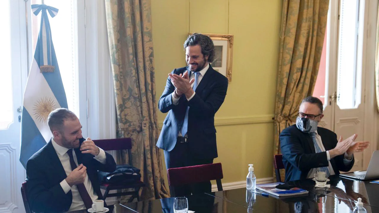 Guzmán consiguió más del 90% de adhesión en el canje de deuda