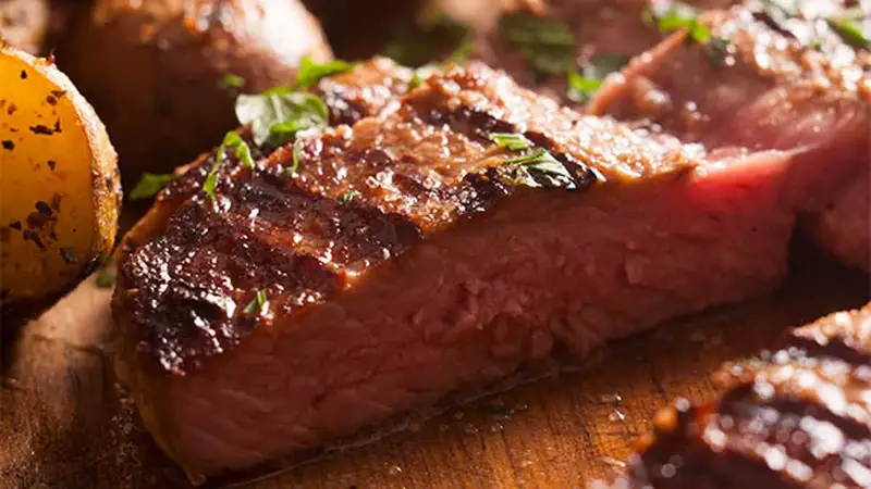 Inquietante vídeo: un trozo de carne "cobra vida" y se mueve solo