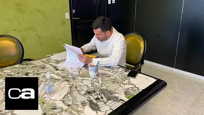 Es oficial: Carlos Tevez firmó su contrato y sigue en Boca Juniors Es oficial: Carlos Tevez firmó su contrato y sigue en Boca Juniors