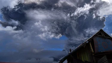 Las impresionantes fotos de la erupción del volcán Sinabung