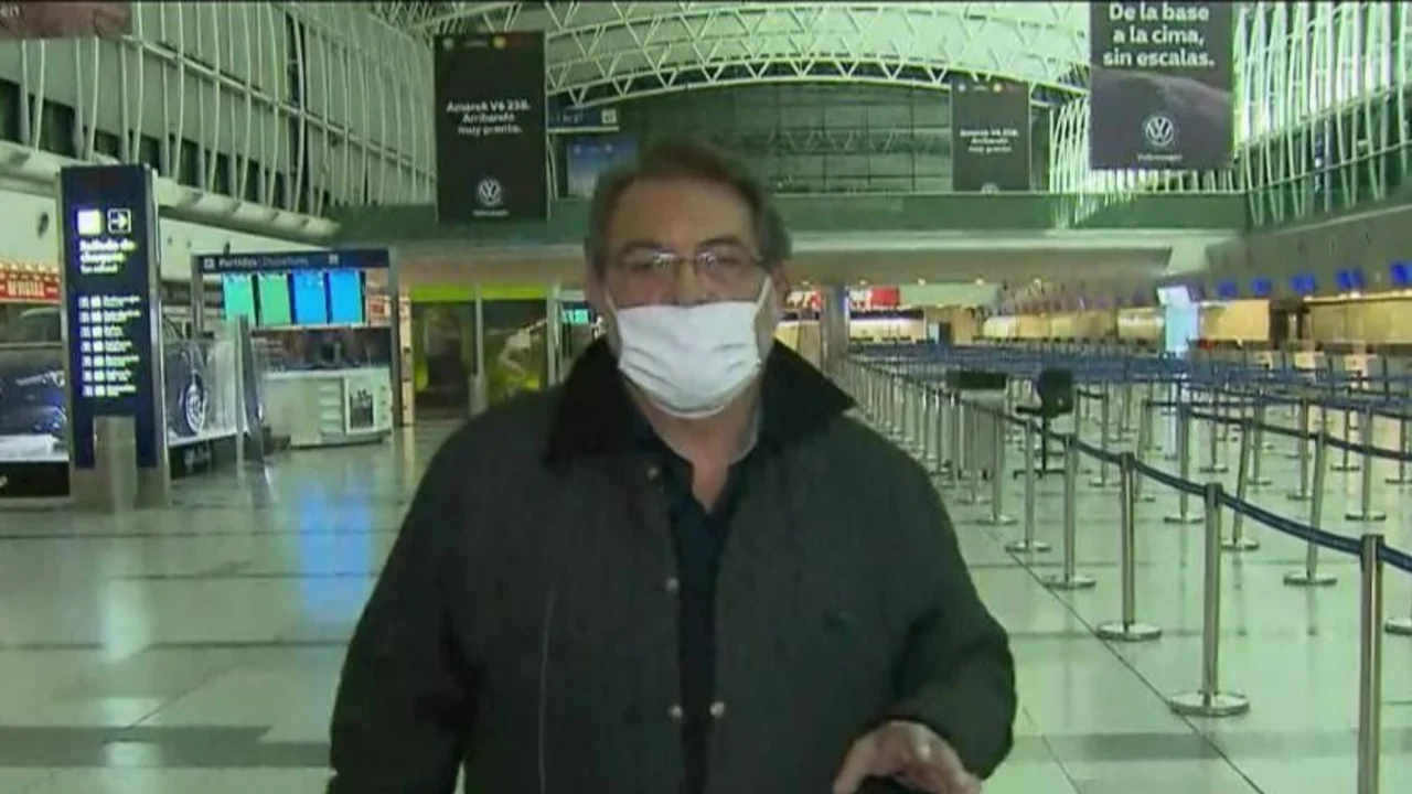 Mal ejemplo: movilero de TN salió al aire con el barbijo mal puesto