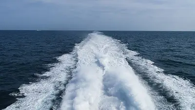 Qué es el "agua muerta", fenómeno que aterroriza a barcos y marineros Qué es el "agua muerta", fenómeno que aterroriza a barcos y marineros