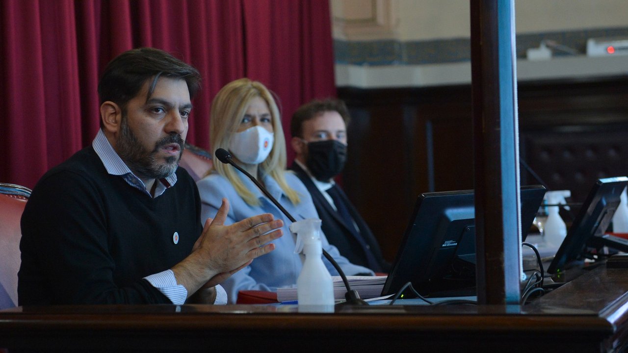 Provincia: Carlos Bianco presentó el tercer informe de gestión ante la Comisión Bicameral de la Legislatura